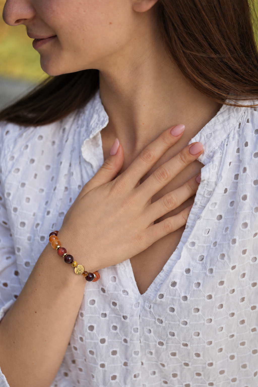 Bracelet le premier pas porté au poignet — Atelier Sémio