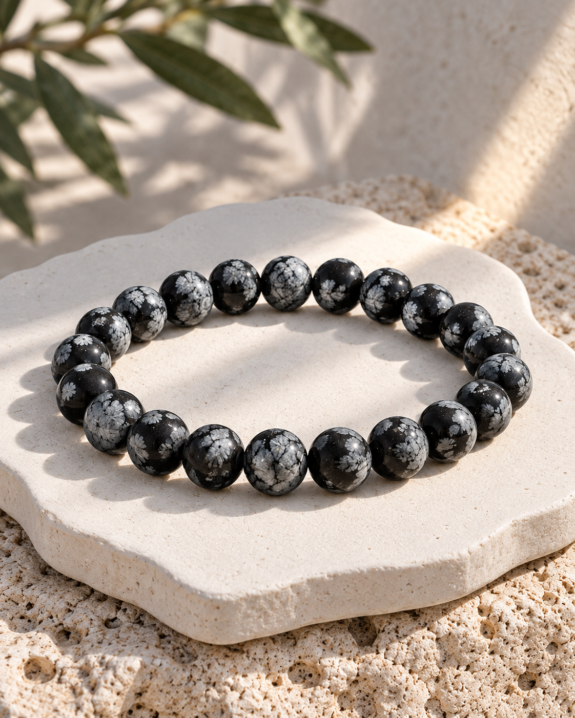 Bracelet Obsidienne flocon de neige — mise en scène méditerranéenne