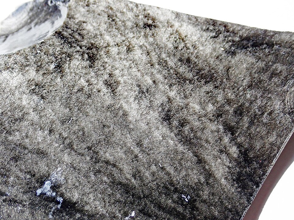 Obsidienne argentée : surface de fracture